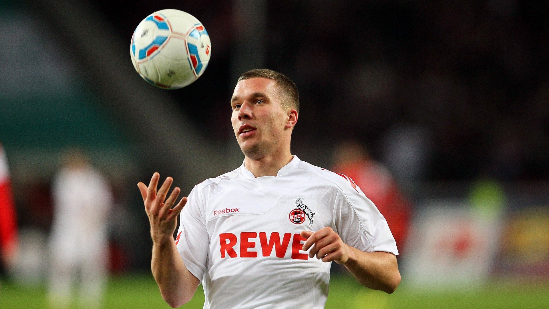 拜仁慕尼黑继续高歌猛进，德甲领跑形势稳定