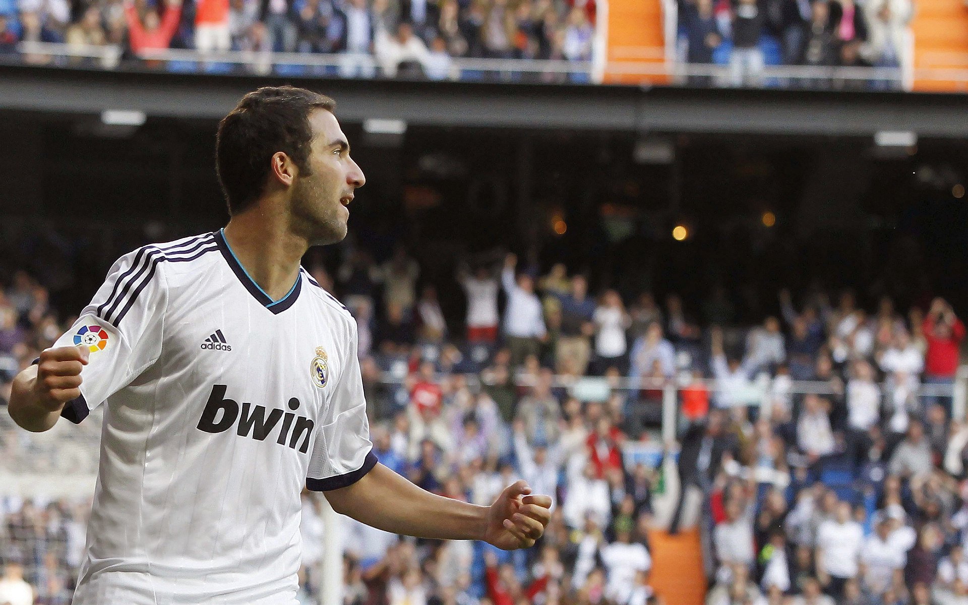 西甲焦点：皇马在补时绝杀巴萨，争冠形势发生微调，西甲第七轮皇马vs巴萨